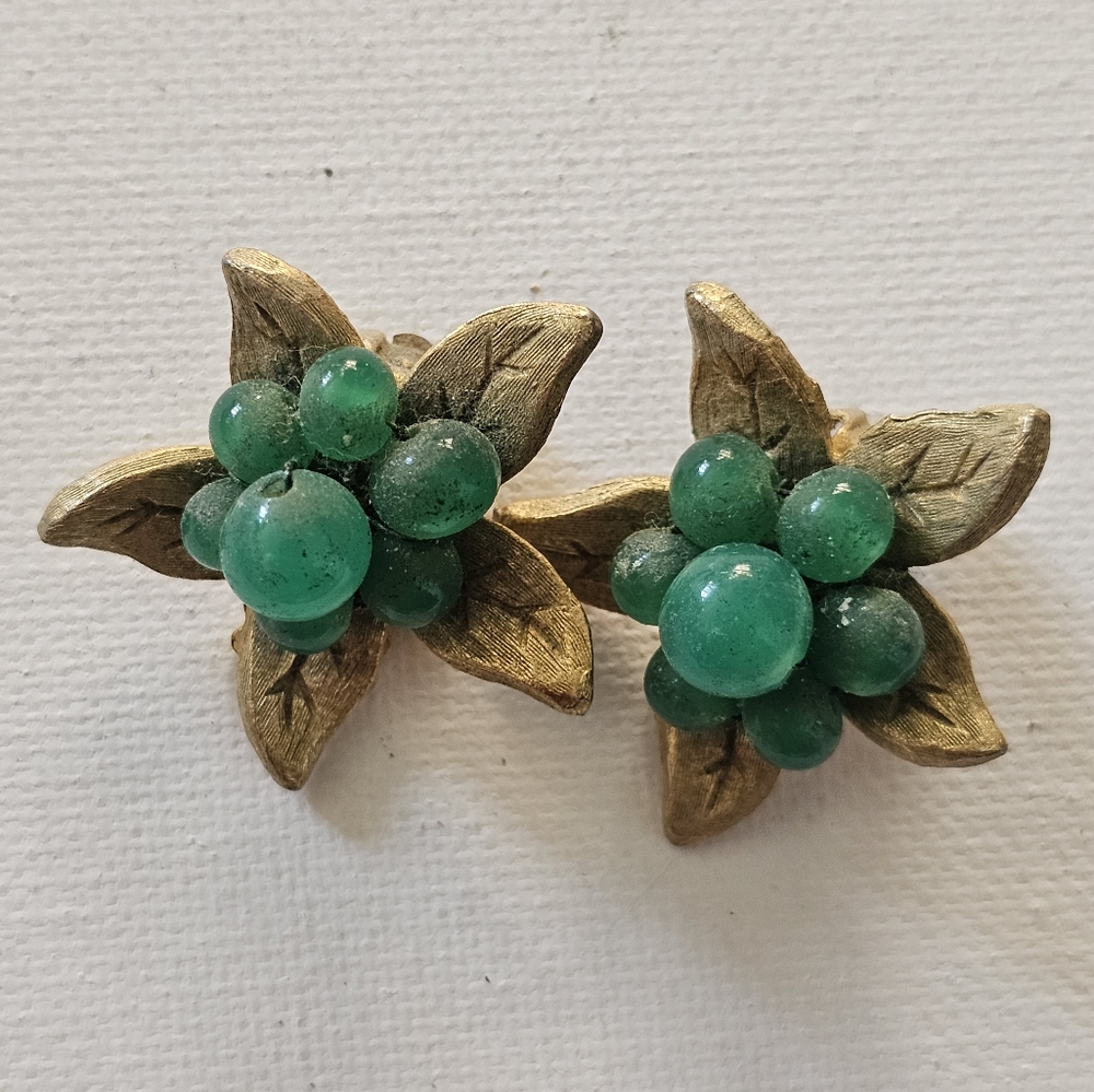Vintage Gold Leaf Clip On Earrings